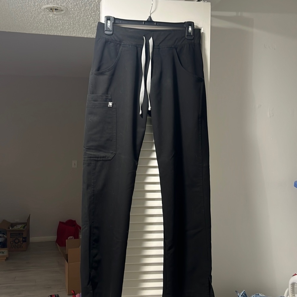 X-small petite Figs scrub pants black
